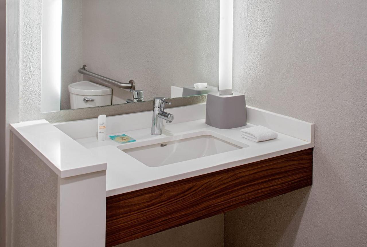 Holiday Inn Express New Orleans Downtown By Ihg Екстериор снимка
